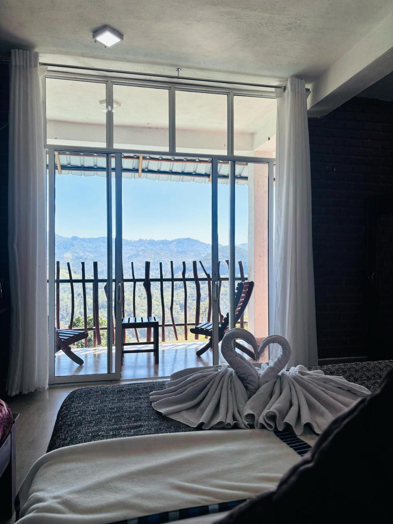 ホテル Brisk Ella Retreat エクステリア 写真